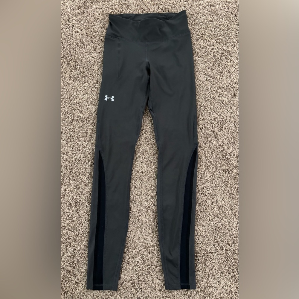 Women’s Under Armour Size XS Gray Black Heat Gear Leggings Right Side Pocket